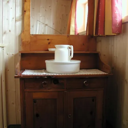 Haus Oberwirl Apartamento *